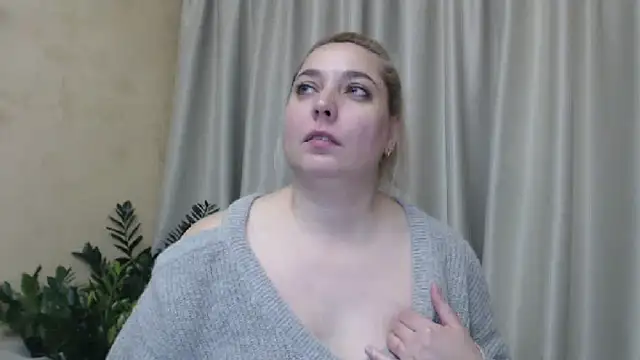 Snapshot of sweetpussy13 chatting on December 2024 10:34:02 AM sweetpussy13 online show from December 2024 10:34:02 AM