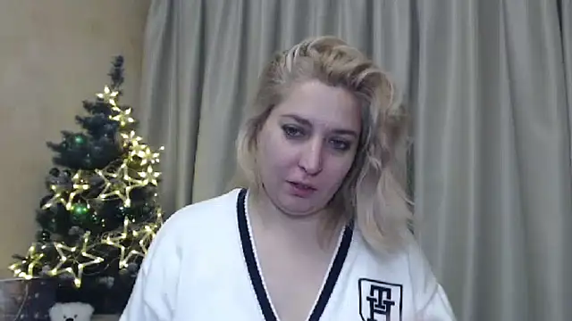 Snapshot of sweetpussy13 chatting on December 2024 06:52:02 AM sweetpussy13 online show from December 2024 06:52:02 AM