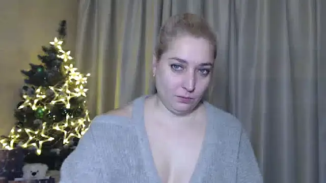 Snapshot of sweetpussy13 chatting on December 2024 07:03:01 AM sweetpussy13 online show from December 2024 07:03:01 AM
