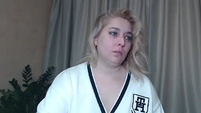 Snapshot of sweetpussy13 chatting on January 2025 07:14:02 AM sweetpussy13 online show from January 2025 07:14:02 AM