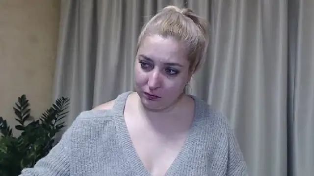 Snapshot of sweetpussy13 chatting on January 2025 07:06:02 AM sweetpussy13 online show from January 2025 07:06:02 AM