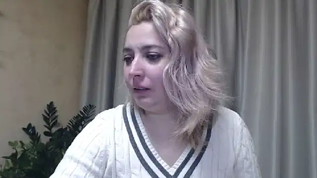 Snapshot of sweetpussy13 chatting on January 2025 07:07:01 AM sweetpussy13 online show from January 2025 07:07:01 AM