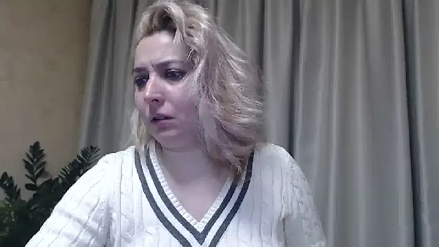 Snapshot of sweetpussy13 chatting on January 2025 07:35:02 AM sweetpussy13 online show from January 2025 07:35:02 AM