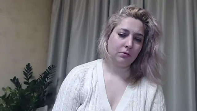 Snapshot of sweetpussy13 chatting on February 2025 07:05:01 AM sweetpussy13 online show from February 2025 07:05:01 AM