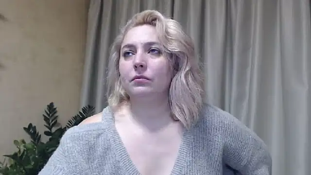 Snapshot of sweetpussy13 chatting on February 2025 07:40:02 AM sweetpussy13 online show from February 2025 07:40:02 AM