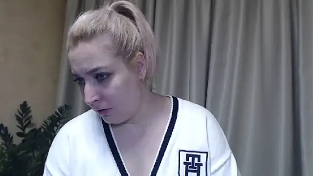 Snapshot of sweetpussy13 chatting on February 2025 07:07:02 AM sweetpussy13 online show from February 2025 07:07:02 AM
