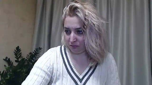 Snapshot of sweetpussy13 chatting on February 2025 10:07:01 AM sweetpussy13 online show from February 2025 10:07:01 AM