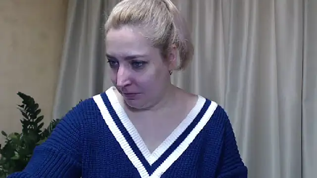 Snapshot of sweetpussy13 chatting on February 2025 06:50:02 AM sweetpussy13 online show from February 2025 06:50:02 AM