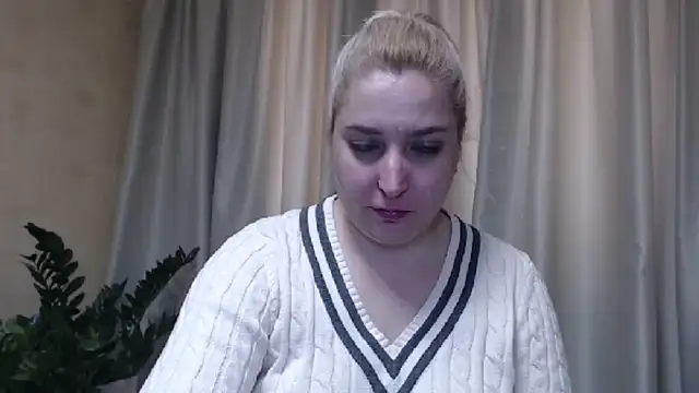 Snapshot of sweetpussy13 chatting on March 2025 06:50:02 AM sweetpussy13 online show from March 2025 06:50:02 AM