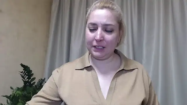 Snapshot of sweetpussy13 chatting on March 2025 06:25:02 AM sweetpussy13 online show from March 2025 06:25:02 AM