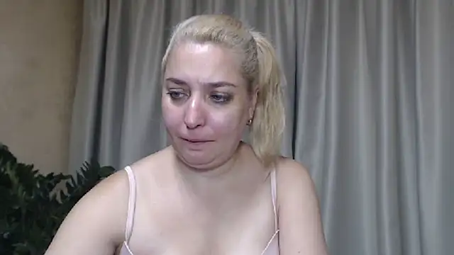 Snapshot of sweetpussy13 chatting on September 2025 05:07:01 AM sweetpussy13 online show from September 2025 05:07:01 AM