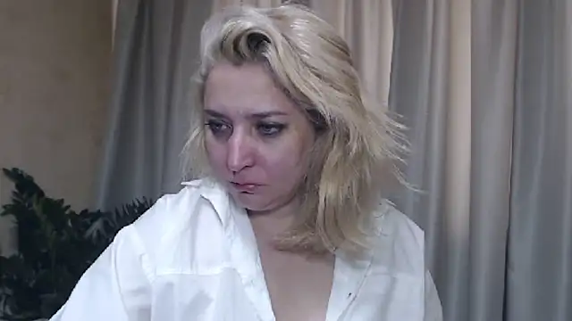 Snapshot of sweetpussy13 chatting on September 2025 06:01:02 AM sweetpussy13 online show from September 2025 06:01:02 AM