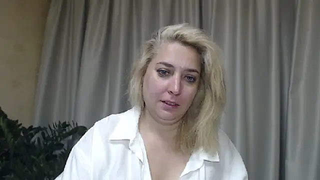 Snapshot of sweetpussy13 chatting on September 2025 05:31:01 AM sweetpussy13 online show from September 2025 05:31:01 AM