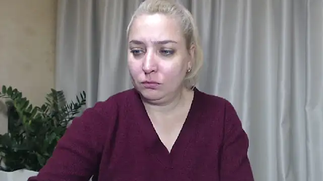 Snapshot of sweetpussy13 chatting on September 2025 05:56:01 AM sweetpussy13 online show from September 2025 05:56:01 AM