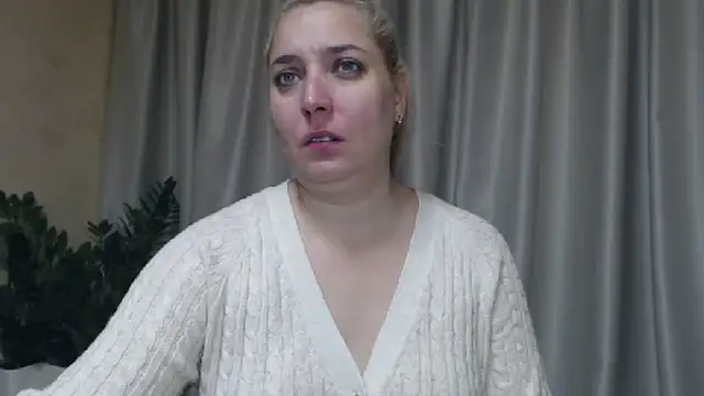 Snapshot of sweetpussy13 chatting on October 2025 06:00:01 AM sweetpussy13 online show from October 2025 06:00:01 AM