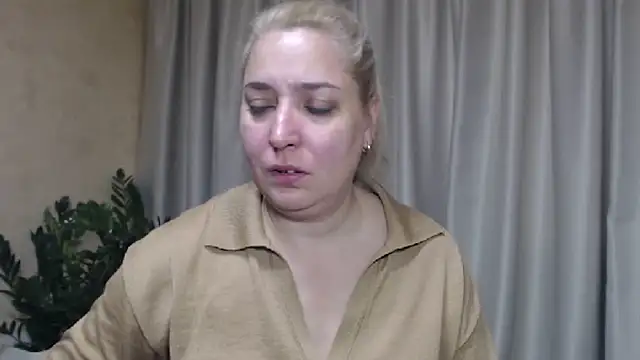 Snapshot of sweetpussy13 chatting on October 2025 06:45:01 AM sweetpussy13 online show from October 2025 06:45:01 AM
