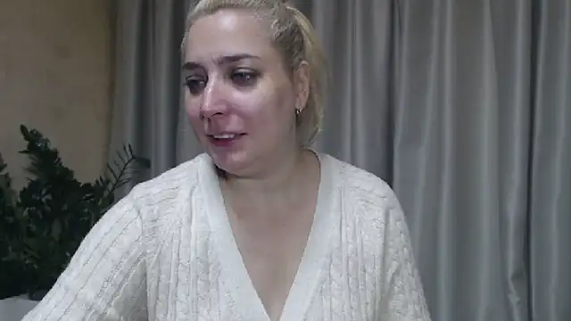Snapshot of sweetpussy13 chatting on October 2025 05:38:02 AM sweetpussy13 online show from October 2025 05:38:02 AM