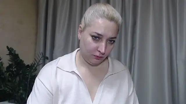 Snapshot of sweetpussy13 chatting on October 2025 05:49:02 AM sweetpussy13 online show from October 2025 05:49:02 AM