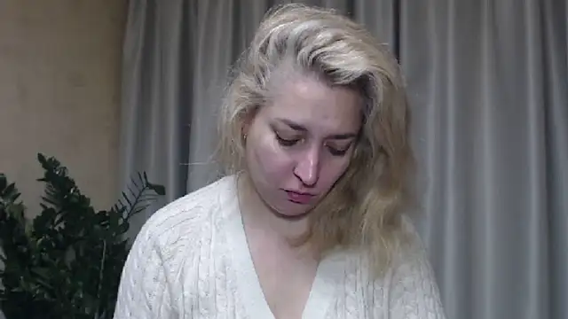 Snapshot of sweetpussy13 chatting on October 2025 04:46:01 AM sweetpussy13 online show from October 2025 04:46:01 AM
