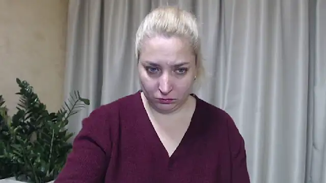 Snapshot of sweetpussy13 chatting on October 2025 05:21:02 AM sweetpussy13 online show from October 2025 05:21:02 AM