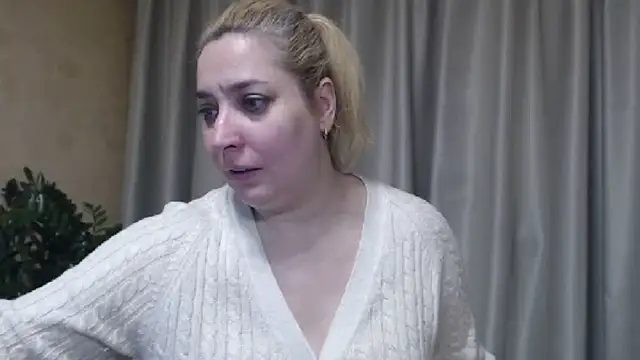 Snapshot of sweetpussy13 chatting on February 2026 06:32:02 AM sweetpussy13 online show from February 2026 06:32:02 AM