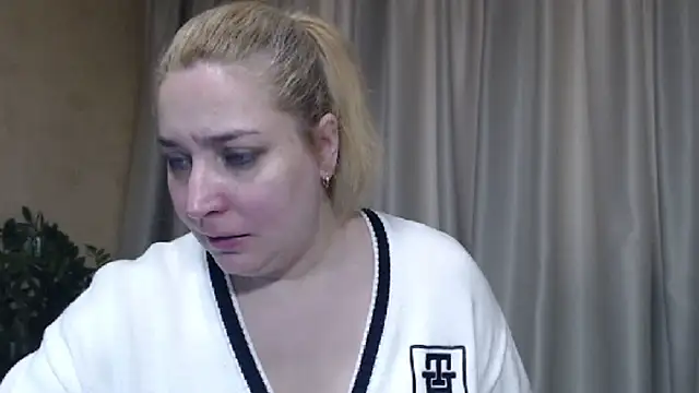 Snapshot of sweetpussy13 chatting on February 2026 07:32:02 AM sweetpussy13 online show from February 2026 07:32:02 AM