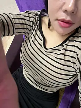 Snapshot of lavi-cute chatting on May 2026 07:33:01 PM lavi-cute online show from May 2026 07:33:01 PM