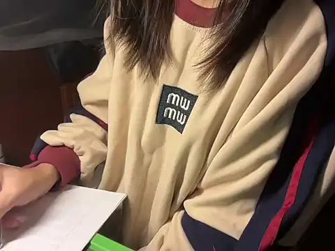 Snapshot of Chichi_86 chatting on December 2025 06:01:02 PM Chichi 86 online show from December 2025 06:01:02 PM