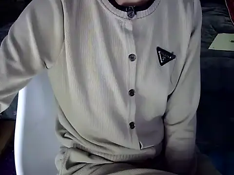 Snapshot of Chichi_86 chatting on February 2026 04:33:01 PM Chichi 86 online show from February 2026 04:33:01 PM