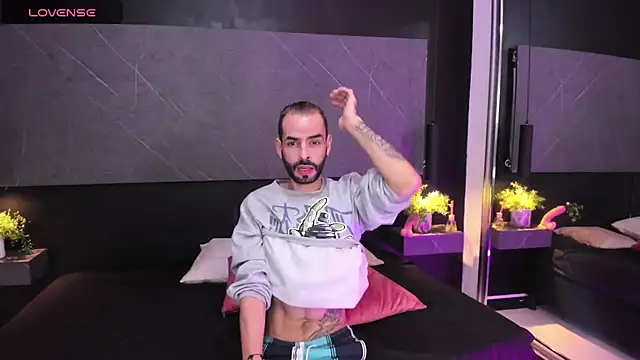 Snapshot of arcangel_harris chatting on January 2026 01:05:01 PM arcangel harris online show from January 2026 01:05:01 PM