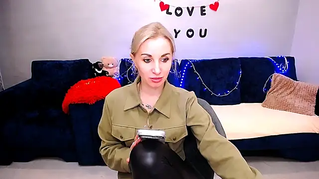 Snapshot of Hanna--Sweet chatting on April 2026 11:08:02 AM Hanna--Sweet online show from April 2026 11:08:02 AM