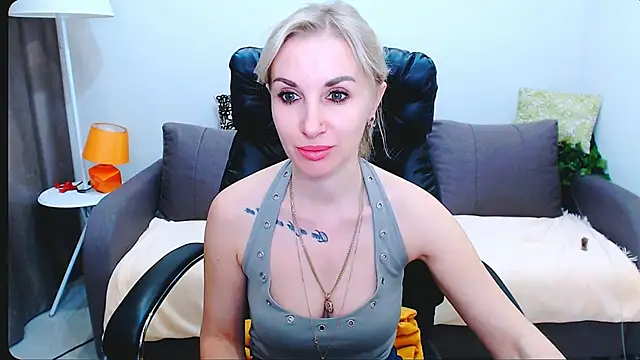 Snapshot of Hanna--Sweet chatting on May 2026 02:33:02 PM Hanna--Sweet online show from May 2026 02:33:02 PM