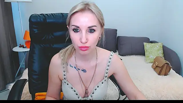 Snapshot of Hanna--Sweet chatting on May 2026 10:31:01 AM Hanna--Sweet online show from May 2026 10:31:01 AM