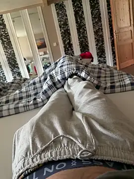 Manu1983el01 online show from April 2026 03:39:01 PM