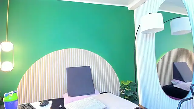 dahianeconnor online show from April 2026 11:47:02 AM