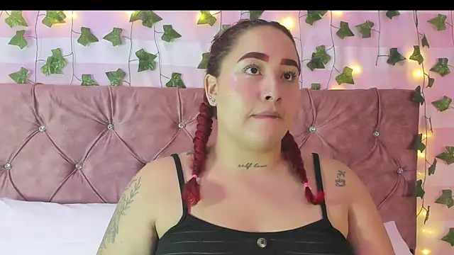 Ayla-marttinez online show from February 2026 01:00:02 AM