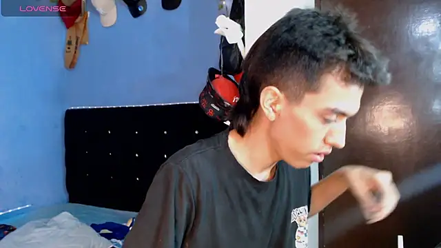 Juan Gomezz26 online show from May 2026 12:19:01 AM