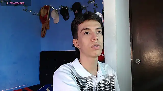 Juan Gomezz26 online show from May 2026 10:06:01 PM