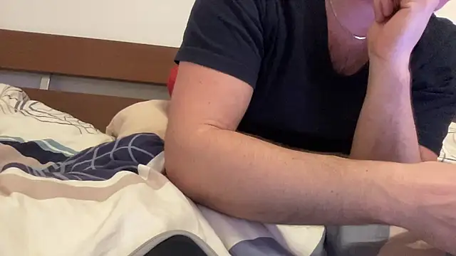 DereineGx online show from December 2025 08:48:01 PM