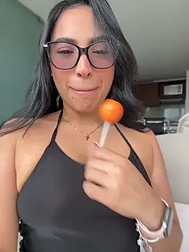 Snapshot of ValeriaTorress_ chatting on April 2026 07:17:02 PM ValeriaTorress online show from April 2026 07:17:02 PM