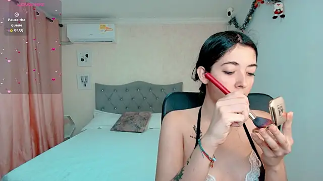 Snapshot of emmalove_doll chatting on January 2026 05:05:02 PM emmalove doll online show from January 2026 05:05:02 PM