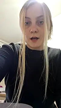 RebeFucksonn online show from April 2026 04:44:01 PM