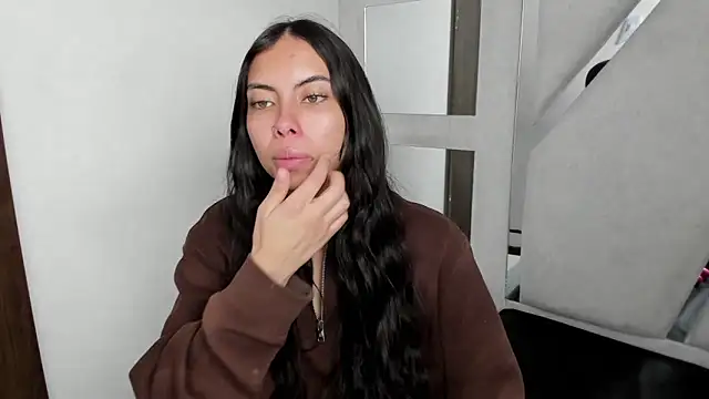 Alana Hotterr online show from January 2026 05:00:01 AM