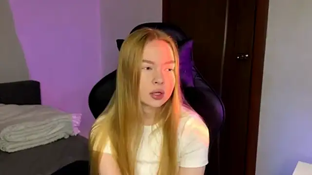 Snapshot of LumiSun chatting on December 2025 04:47:02 PM LumiSun online show from December 2025 04:47:02 PM