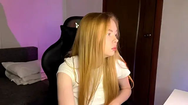 Snapshot of LumiSun chatting on December 2025 05:31:01 PM LumiSun online show from December 2025 05:31:01 PM