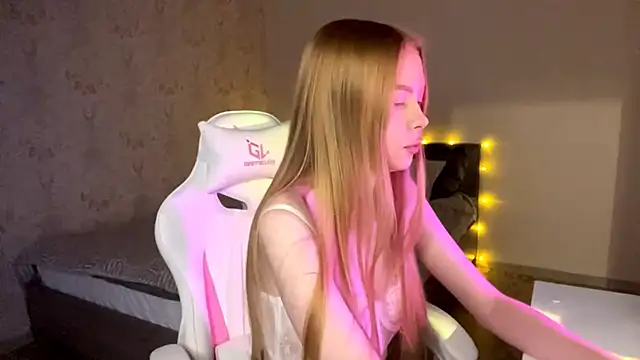 Snapshot of LumiSun chatting on January 2026 07:52:02 PM LumiSun online show from January 2026 07:52:02 PM