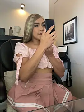 Snapshot of TaylorSweetI chatting on June 2026 02:07:02 PM TaylorSweetI online show from June 2026 02:07:02 PM