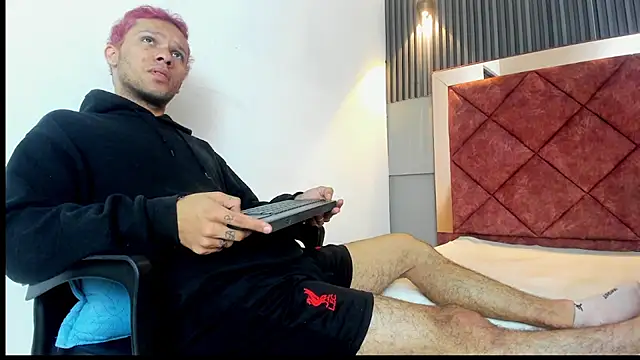 TAYSON SCOTT online show from December 2025 12:13:02 PM