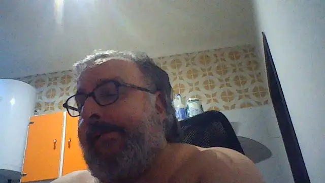 Snapshot of UrsoHardBRPT chatting on May 2026 11:21:01 PM UrsoHardBRPT online show from May 2026 11:21:01 PM