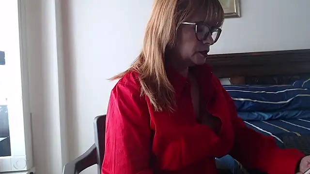 Snapshot of evelynsmithco chatting on April 2026 07:15:01 PM evelynsmithco online show from April 2026 07:15:01 PM